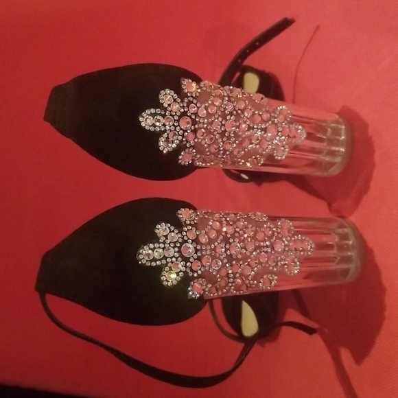 Wild Diva Shoes - ❤  Wild Diva Suede like Strap w/Crystal Clear Heel - Size 6 1/2